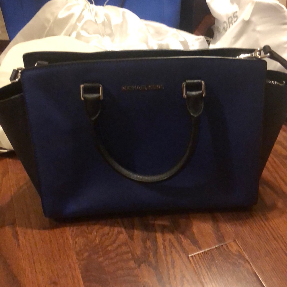 Michael kors satchel cross body
